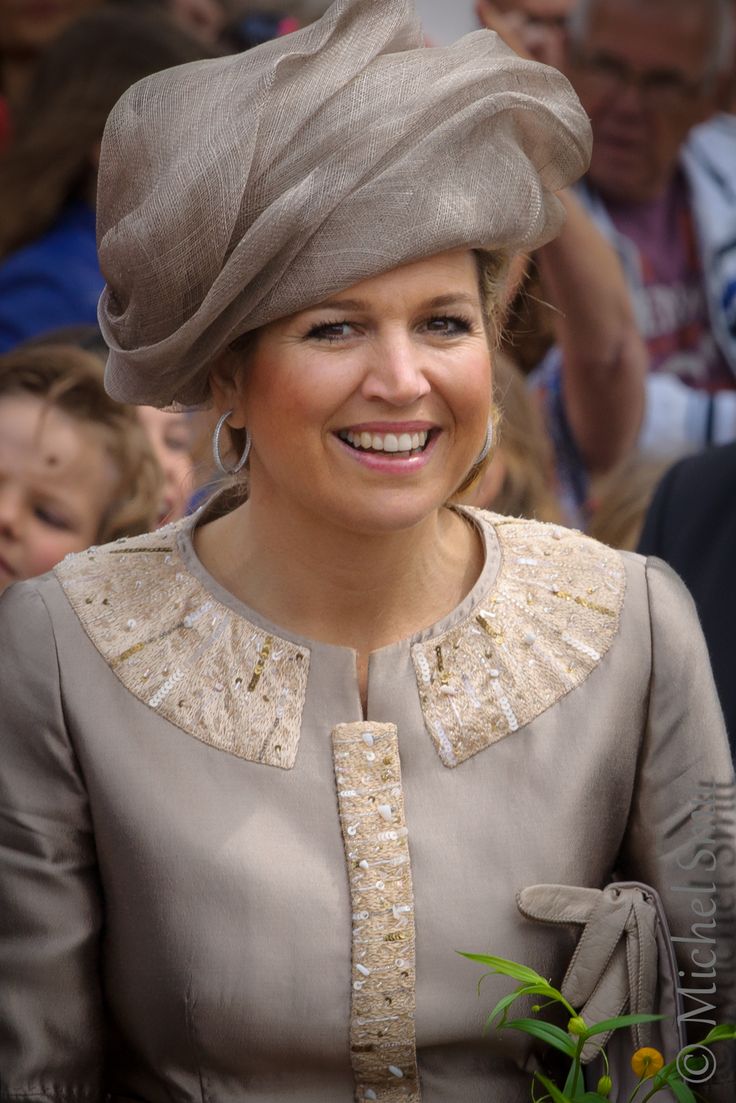 Queen Maxima totally surrounded in hat.