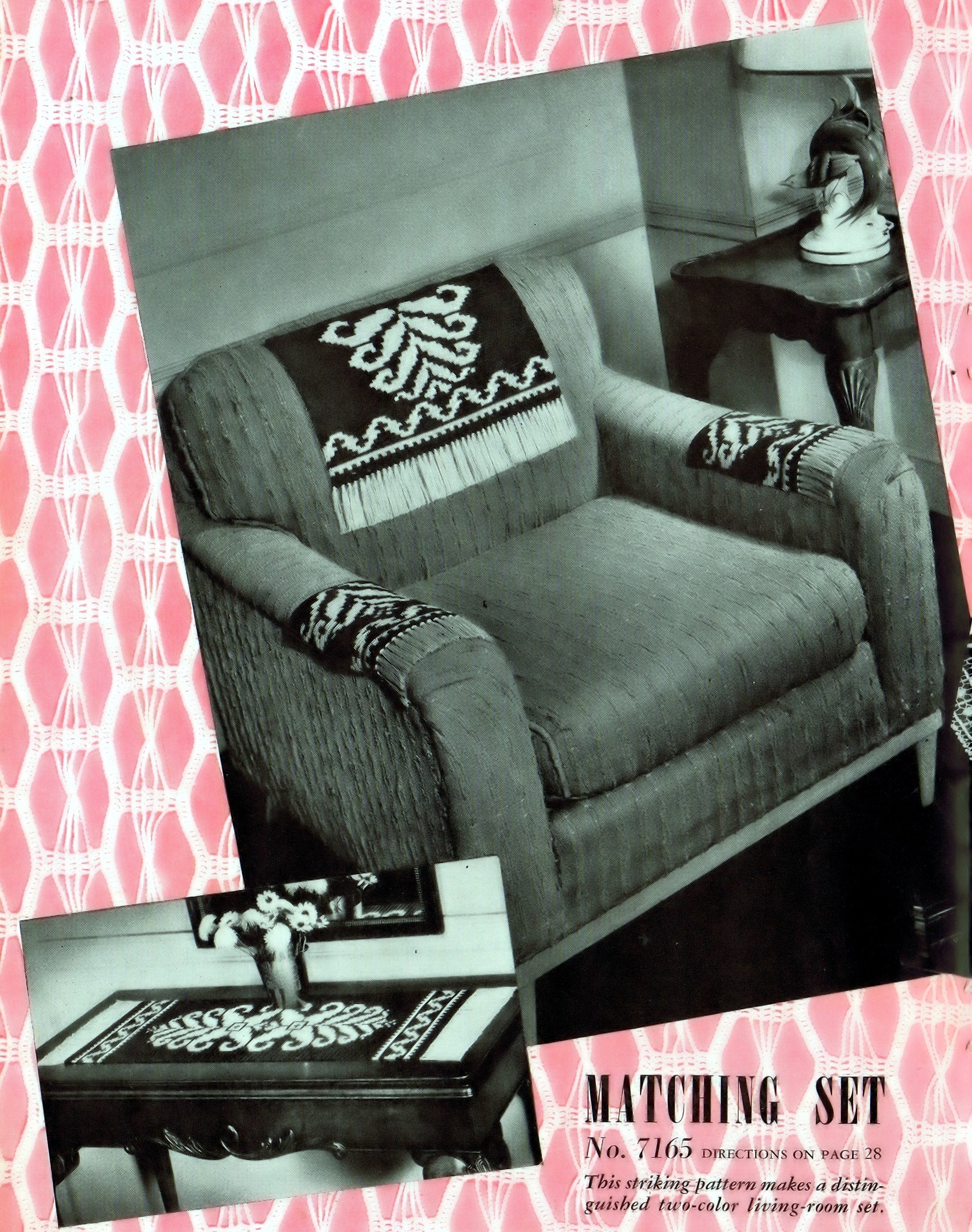 This striking pattern makes a distinguishing two-color livingroom set
