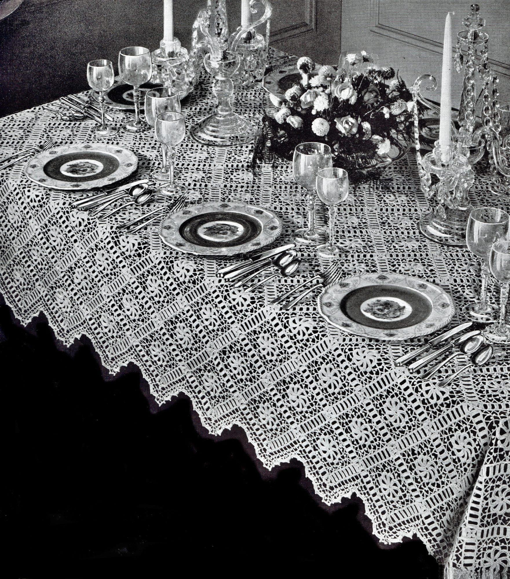 Florentine Banquet Tablecloth Crochet Pattern